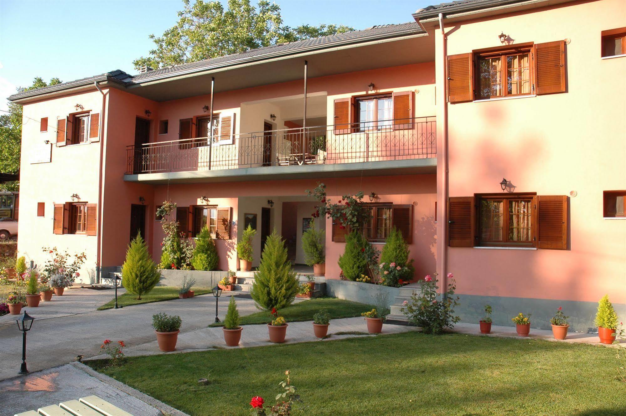 Artemis Apartments Коница Екстериор снимка