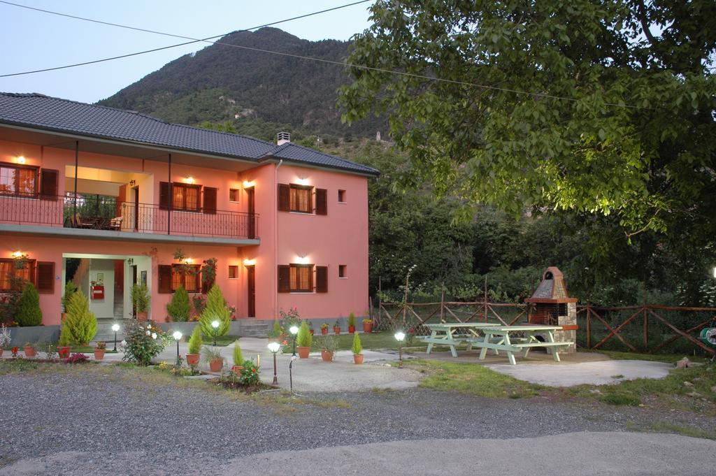 Artemis Apartments Коница Екстериор снимка